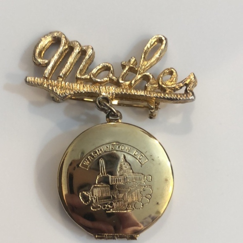 Vintage Mother Photo locket Pin Collectable Souvenir Washington, DC